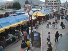 02-View on the market in Otavalo from a roof terrace